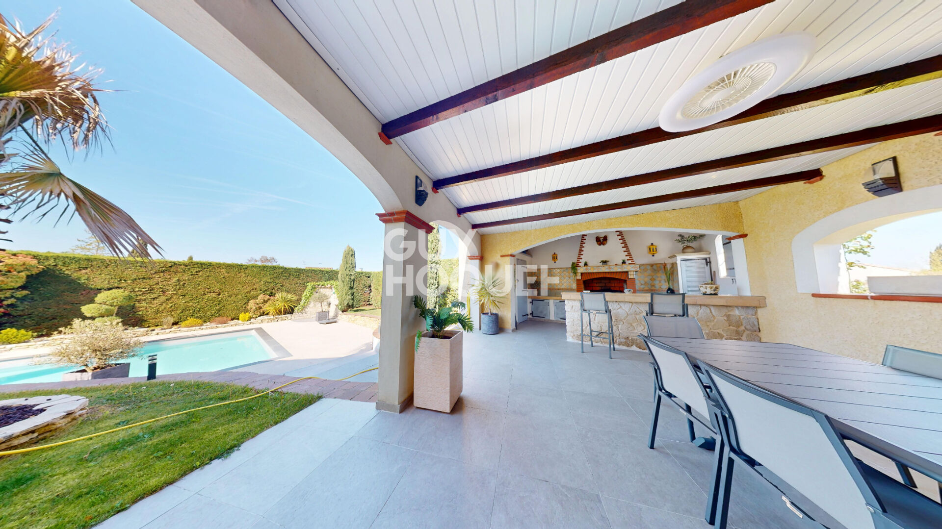 Villa T5 avec piscine sur une parcelle d'environ 1 200 m2