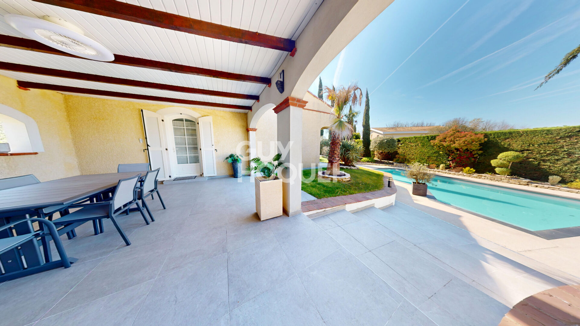 Villa T5 avec piscine sur une parcelle d'environ 1 200 m2