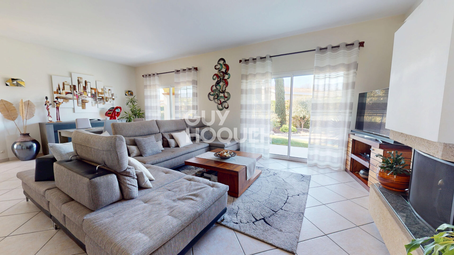 Villa T5 avec piscine sur une parcelle d'environ 1 200 m2