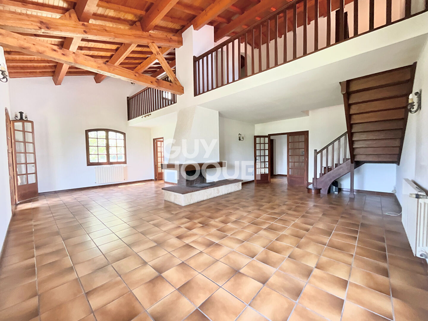 Maison familiale  d'environ 220 m2 située sur Roques avec une parcelle arborée de 1 356 m2