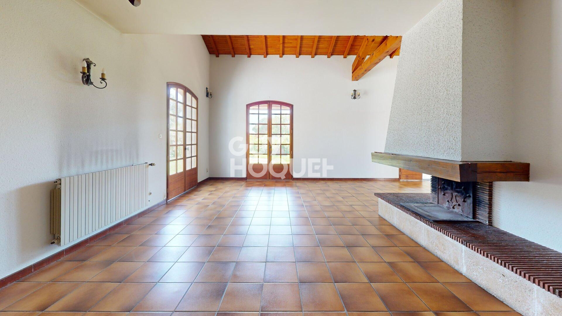 Maison familiale  d'environ 220 m2 située sur Roques avec une parcelle arborée de 1 356 m2