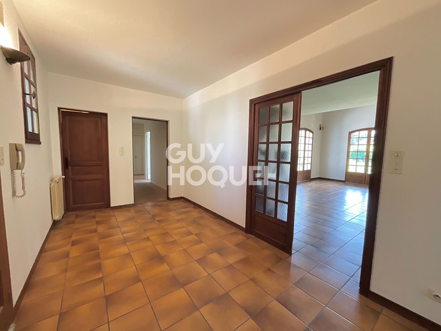 Maison familiale  d'environ 220 m2 située sur Roques avec une parcelle arborée de 1 356 m2