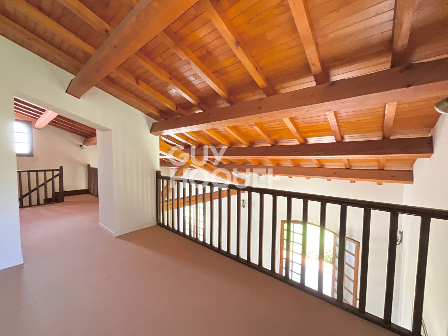 Maison familiale  d'environ 220 m2 située sur Roques avec une parcelle arborée de 1 356 m2