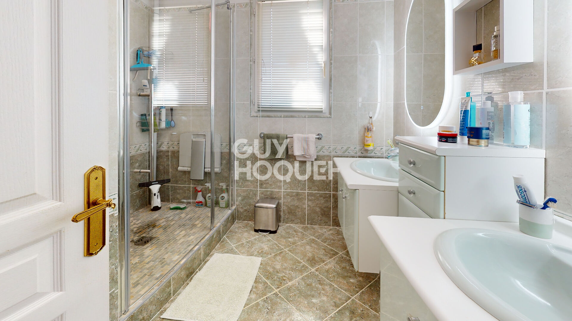 Maison T5 de plain-pied de 164 m2 sur une parcelle d'environ 1 220 m2