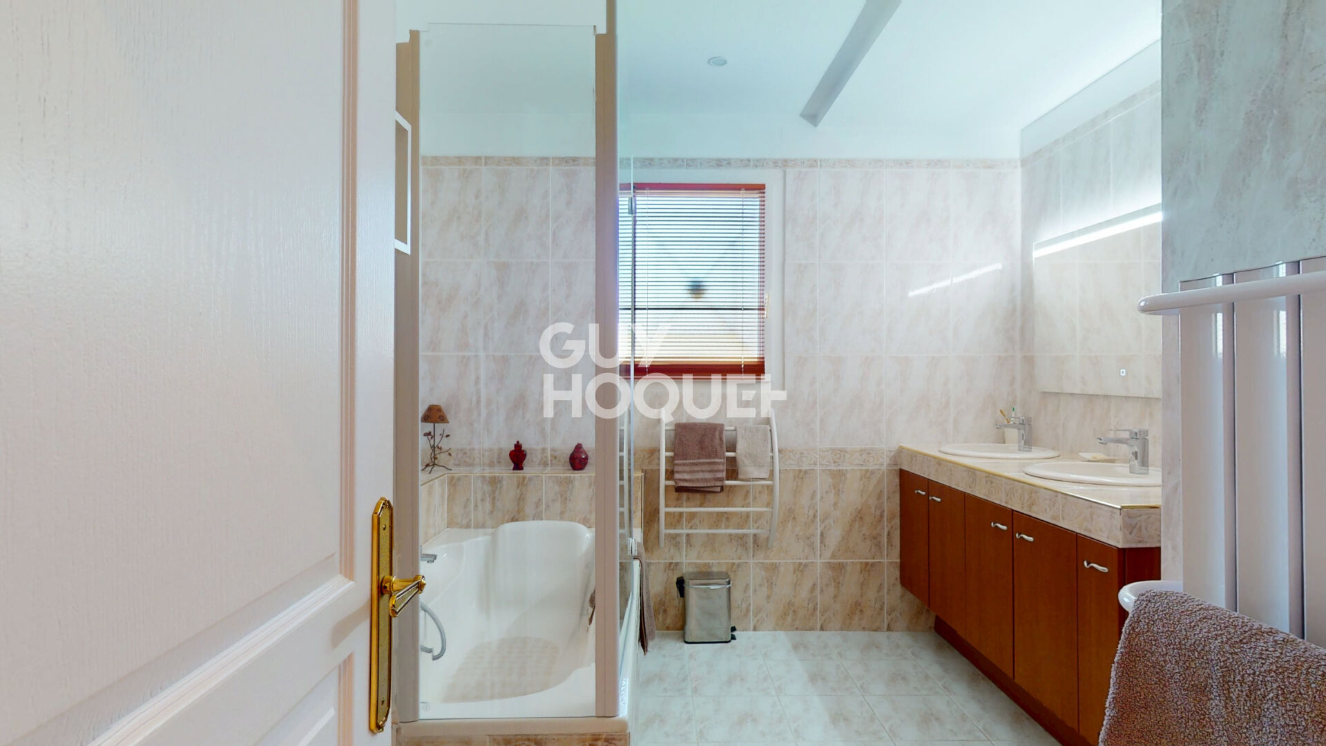 Maison T5 de plain-pied de 164 m2 sur une parcelle d'environ 1 220 m2