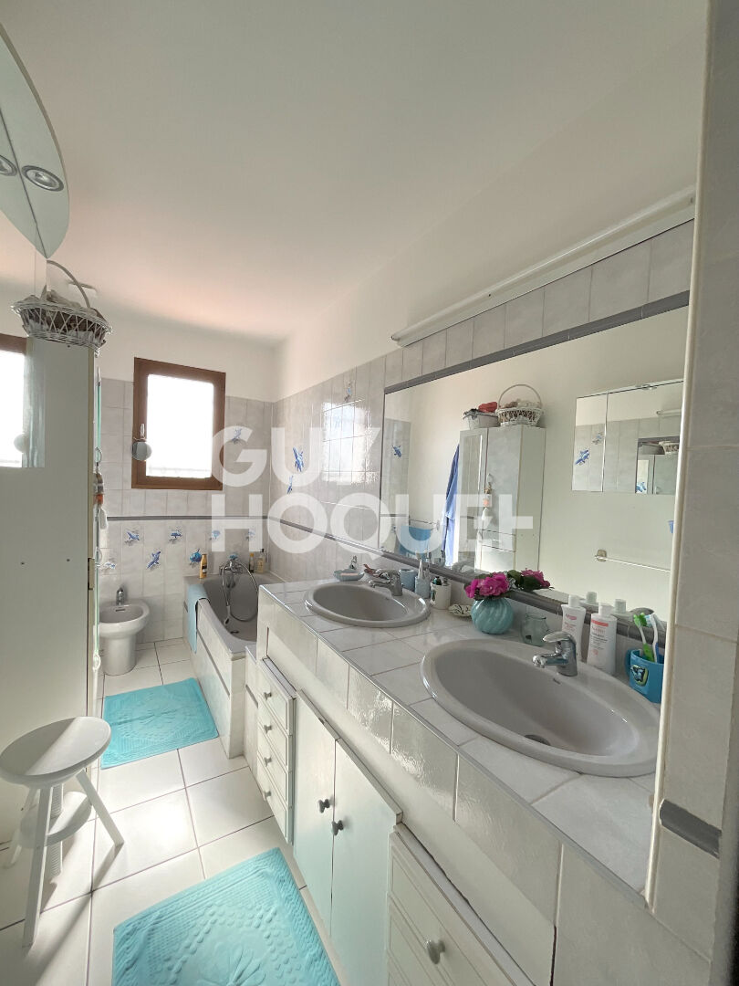 Maison familiale de 154 m2 sur une parcelle d'environ 580 m2