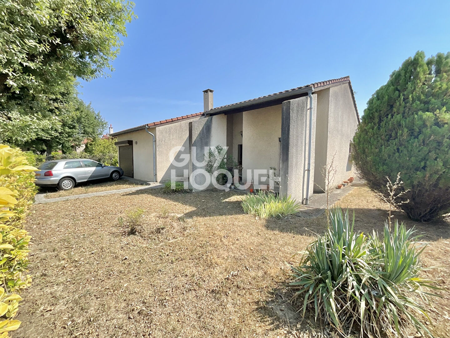 Maison T4 de plain-pied + combles aménagées sur une parcelle d'environ 499 m2