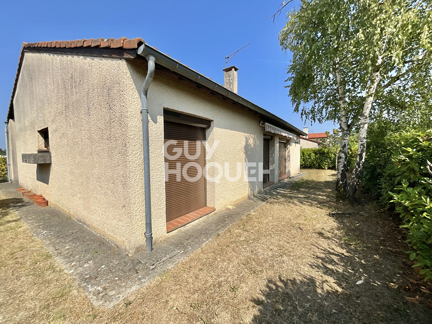 Maison T4 de plain-pied + combles aménagées sur une parcelle d'environ 499 m2