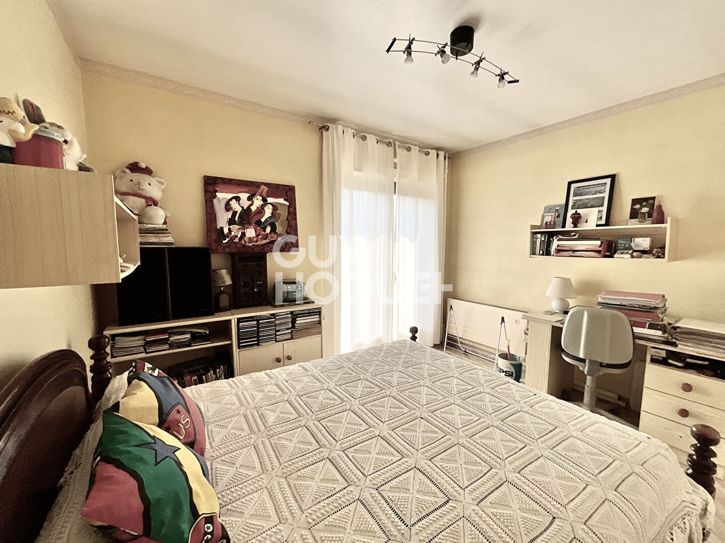 Maison T4 de plain-pied + combles aménagées sur une parcelle d'environ 499 m2