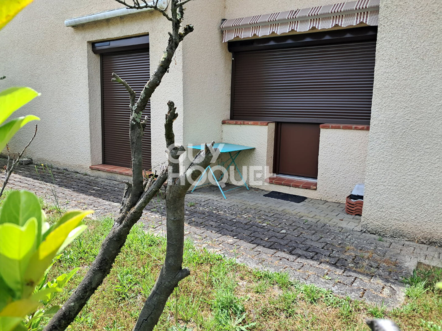 Maison T4 de plain-pied + combles aménagées sur une parcelle d'environ 499 m2