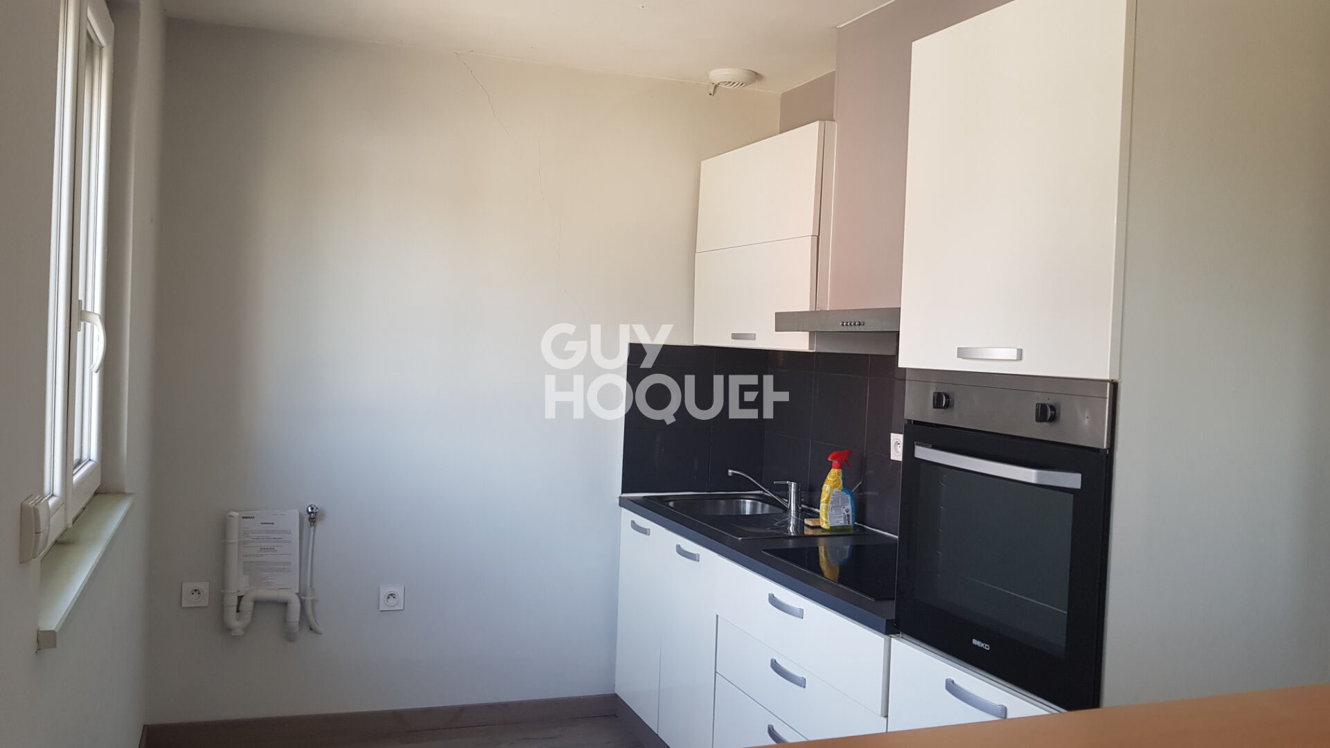 Immeuble de 150 m2 avec local commercial et appartement 85 m2