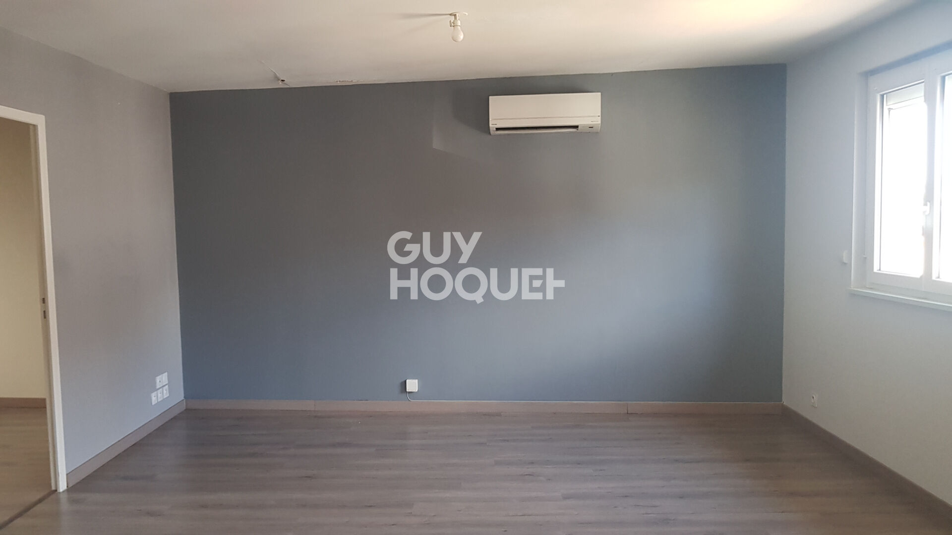 Immeuble de 150 m2 avec local commercial et appartement 85 m2