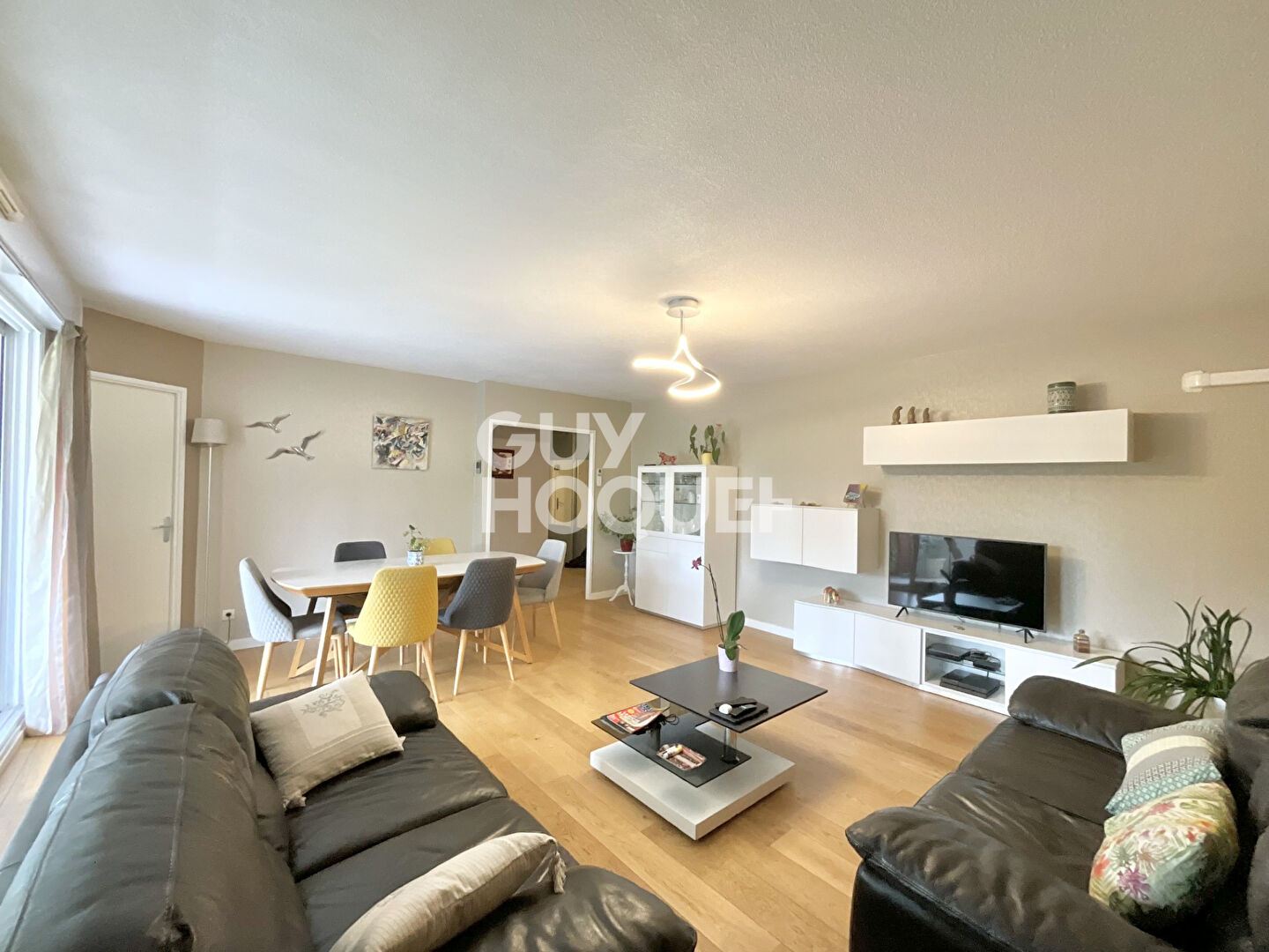 Cugnaux limite Toulouse St Simon/ Tournefeuille Appartement T4 de 90 m2 dans une résidence sécurisée et recherchée, limite Toulouse Saint-Simon