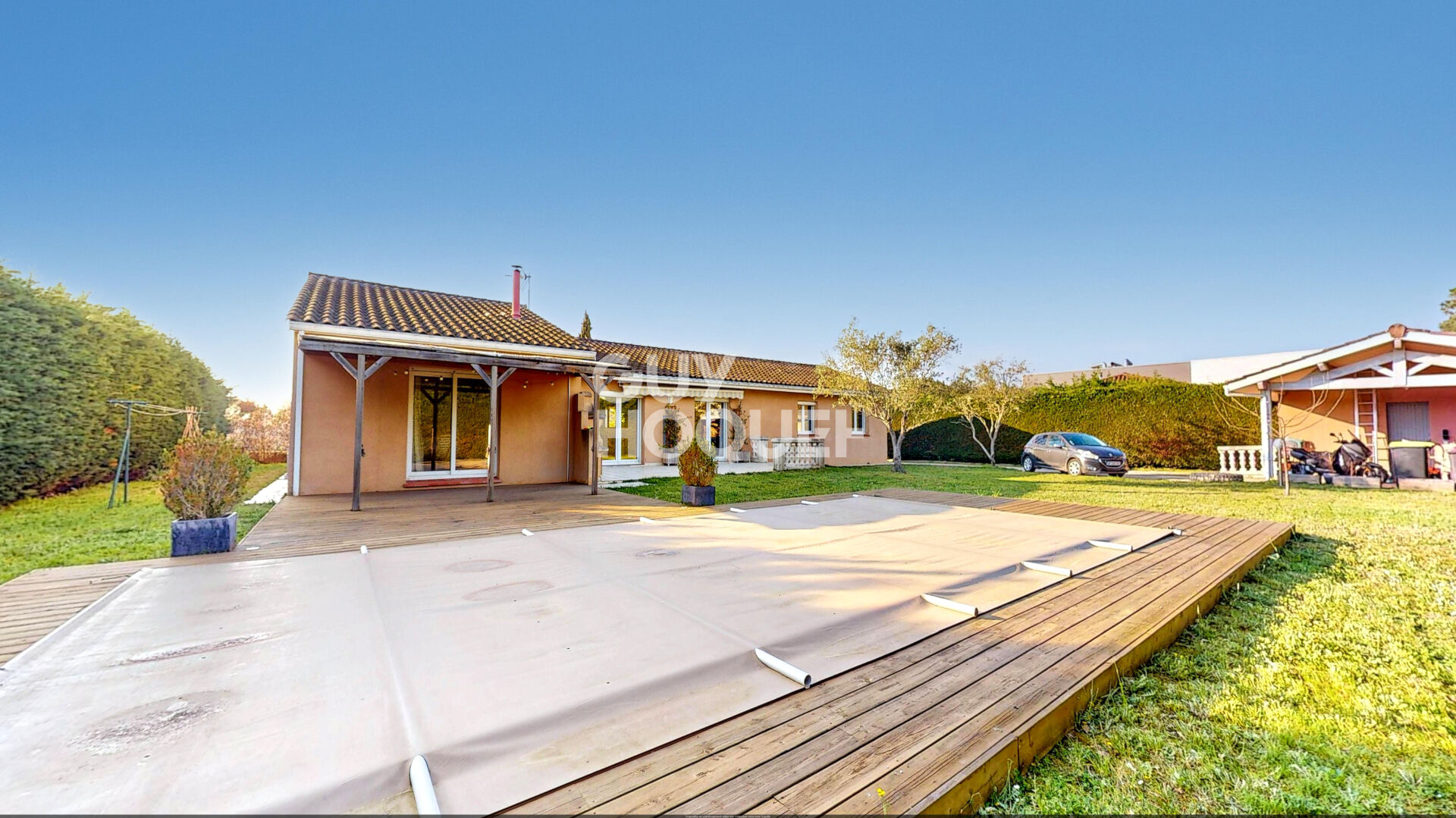 Cugnaux Maison  de plain-pied T6 avec pisicine sur une parcelle d'environ 1 200 m2