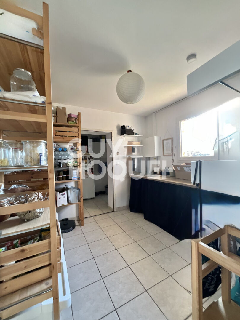 Cugnaux Maison  de plain-pied T6 avec pisicine sur une parcelle d'environ 1 200 m2