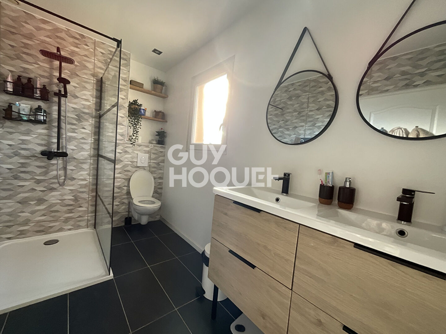 Cugnaux Maison  de plain-pied T6 avec pisicine sur une parcelle d'environ 1 200 m2