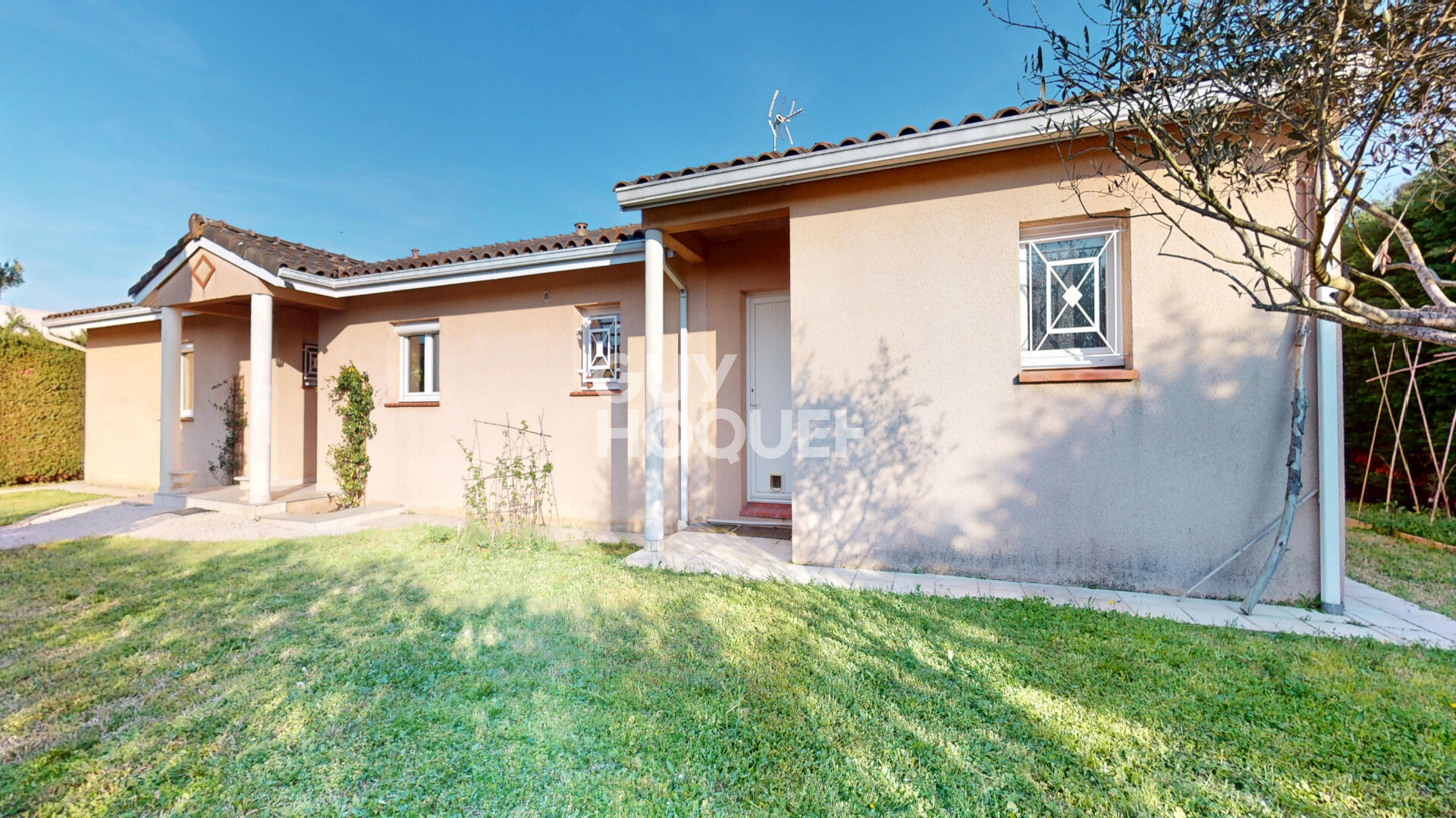 Cugnaux Maison  de plain-pied T6 avec pisicine sur une parcelle d'environ 1 200 m2