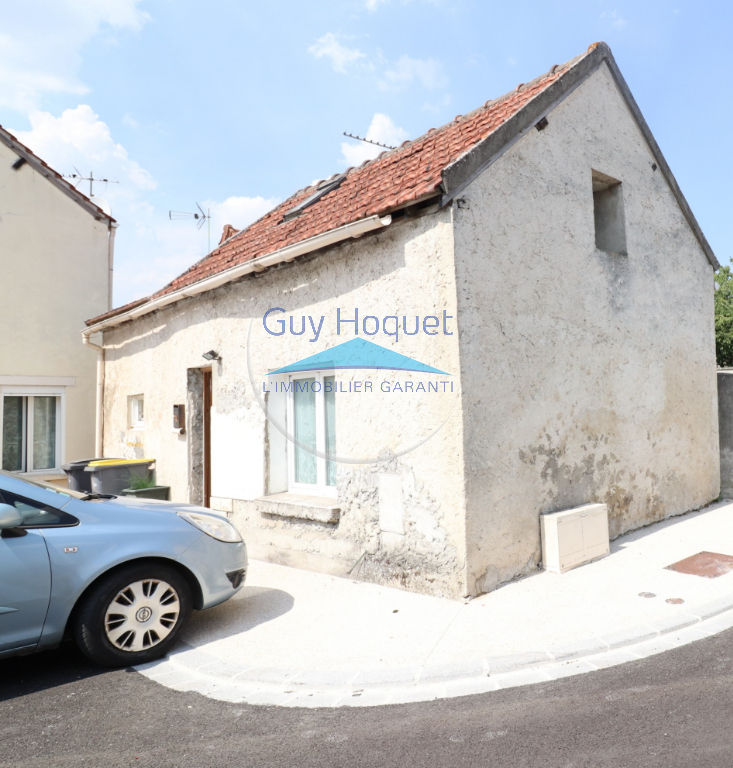 Maison à rénover 4 pièces de 75 m² à vendre au MESNIL AMELOT (77990).