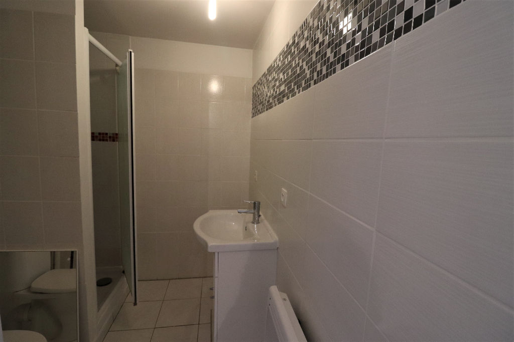 À louer, appartement  F1, à DAMMARTIN EN GOELE (77230).