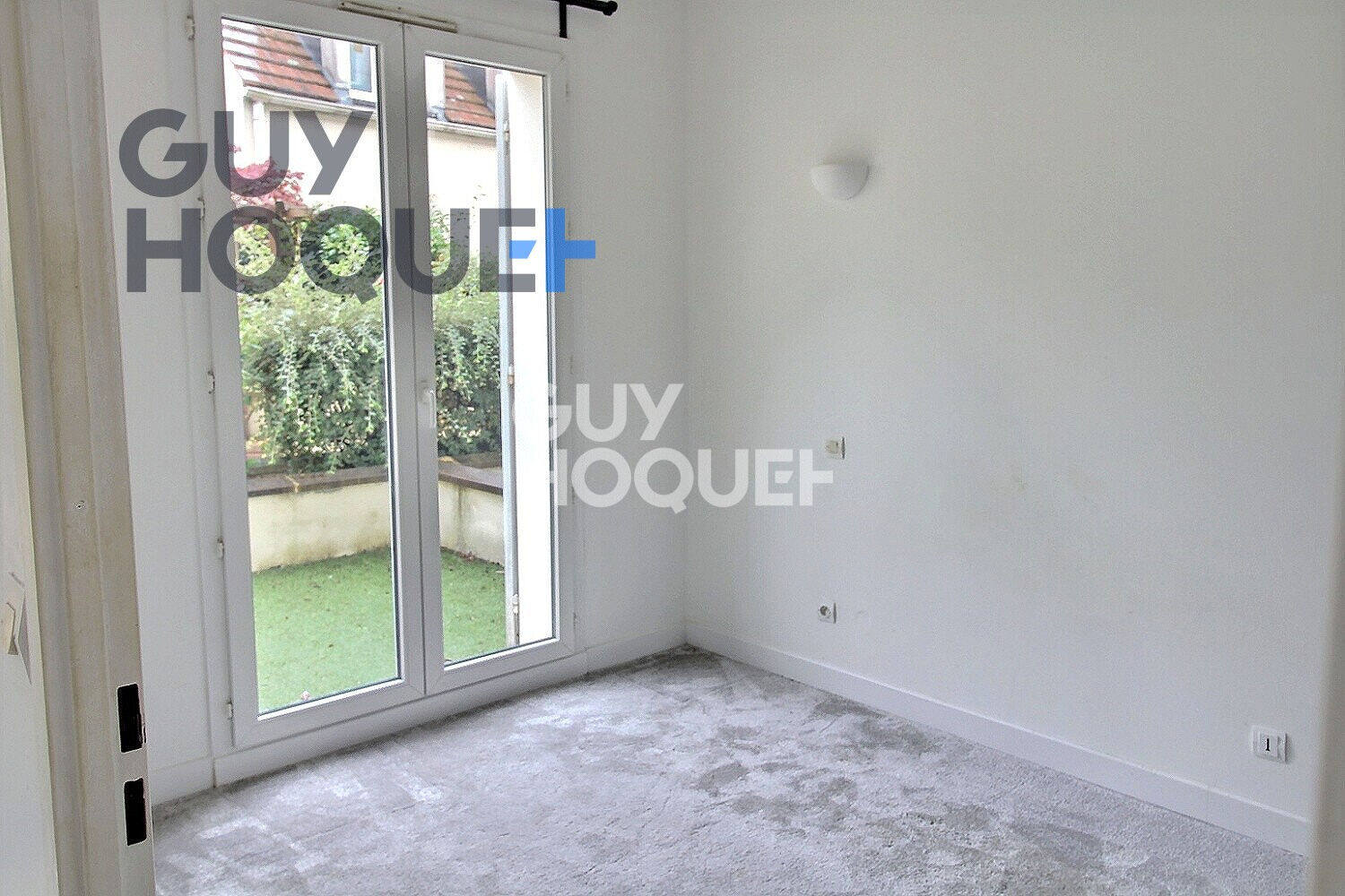 CENTRE VILLE : F2 + TERRASSE + GARAGE (38M²)