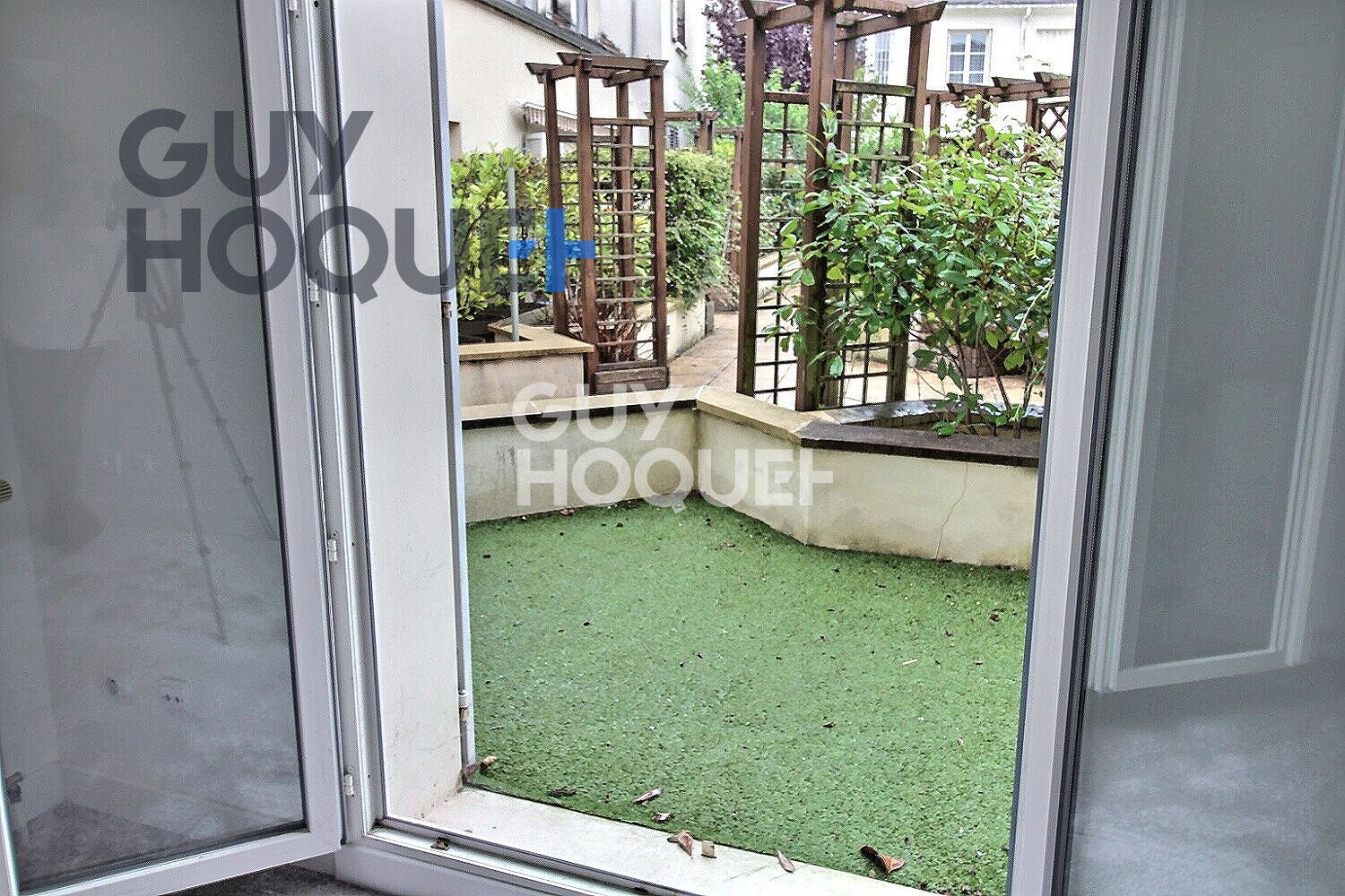 CENTRE VILLE : F2 + TERRASSE + GARAGE (38M²)