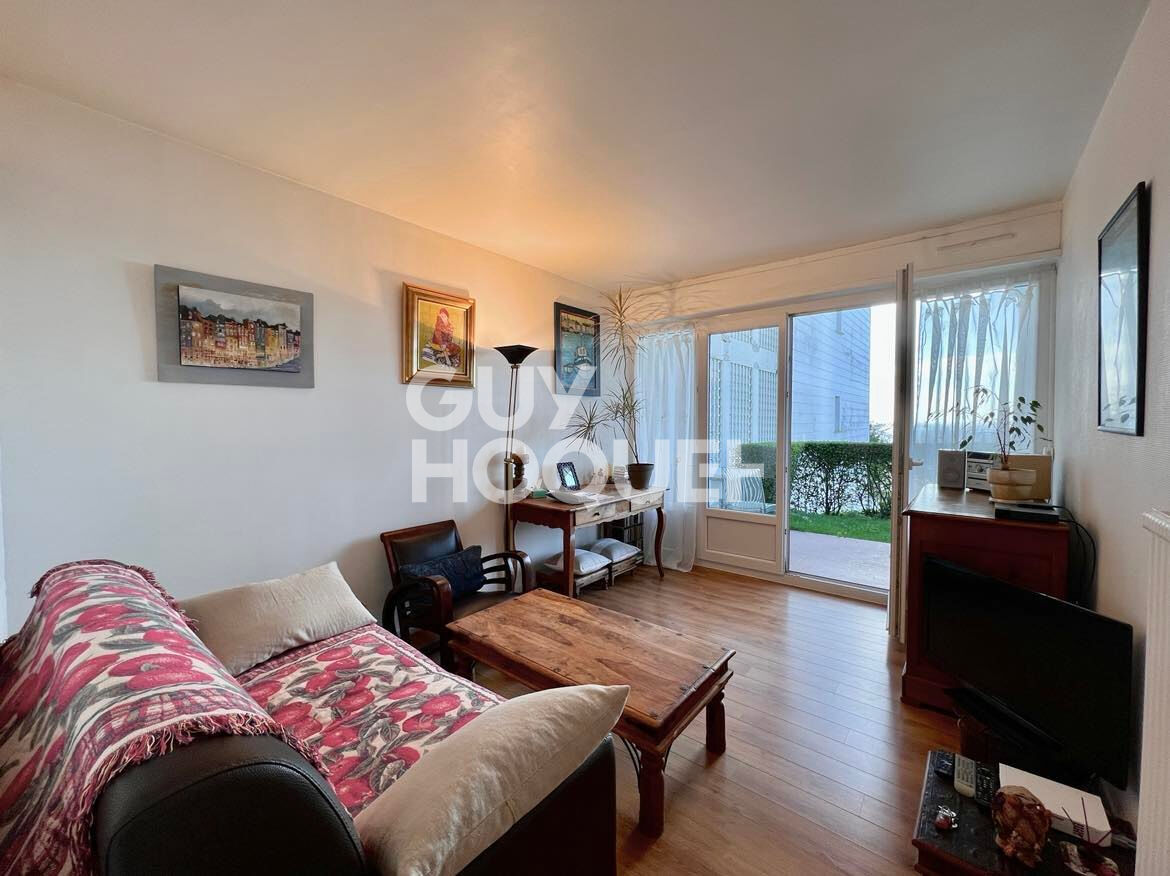 A TROUVILLE-SUR-MER, BEAU 2 PIECES AVEC VUE MER ET JARDIN !