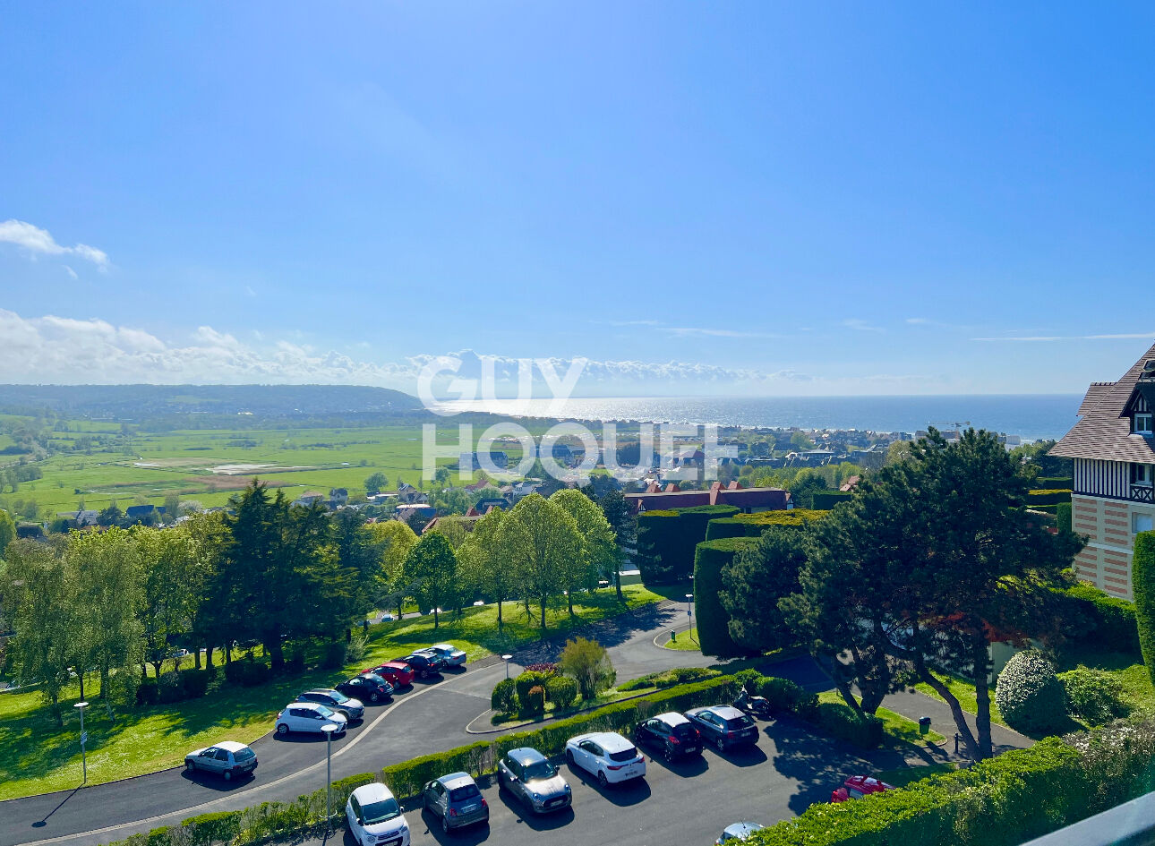 BLONVILLE-SUR-MER, APPARTEMENT 2 PIECES AVEC VUE IMPRENABLE SUR LA MER !