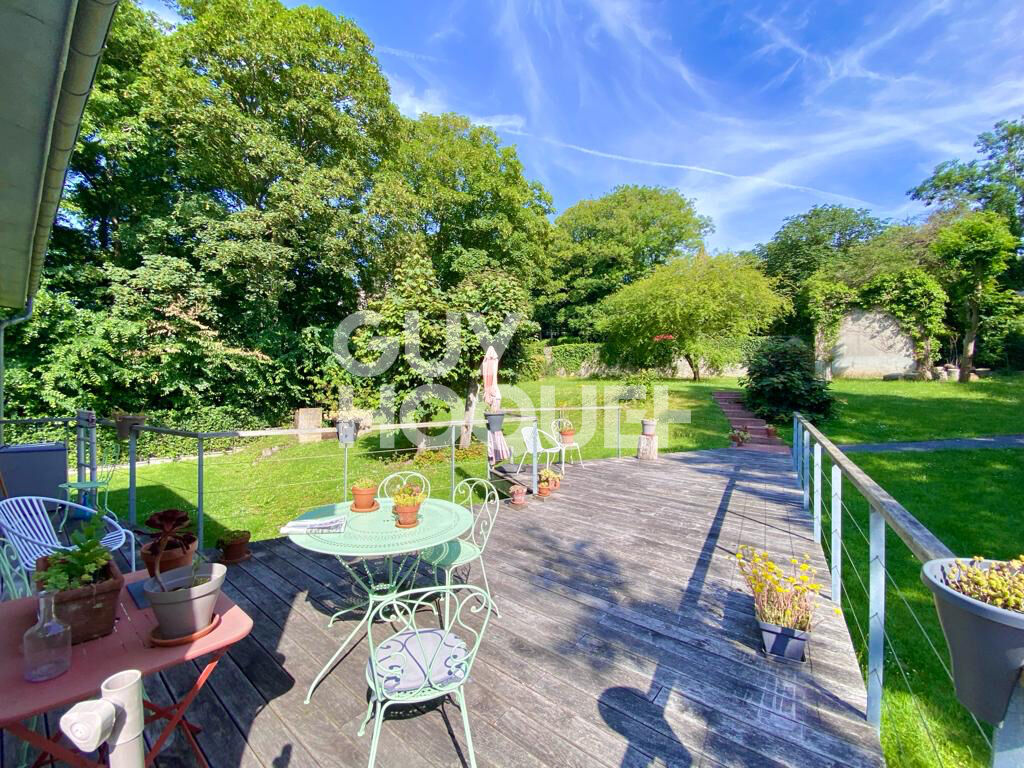 MAISON MODERNE AVEC BEAU JARDIN - VUE MER