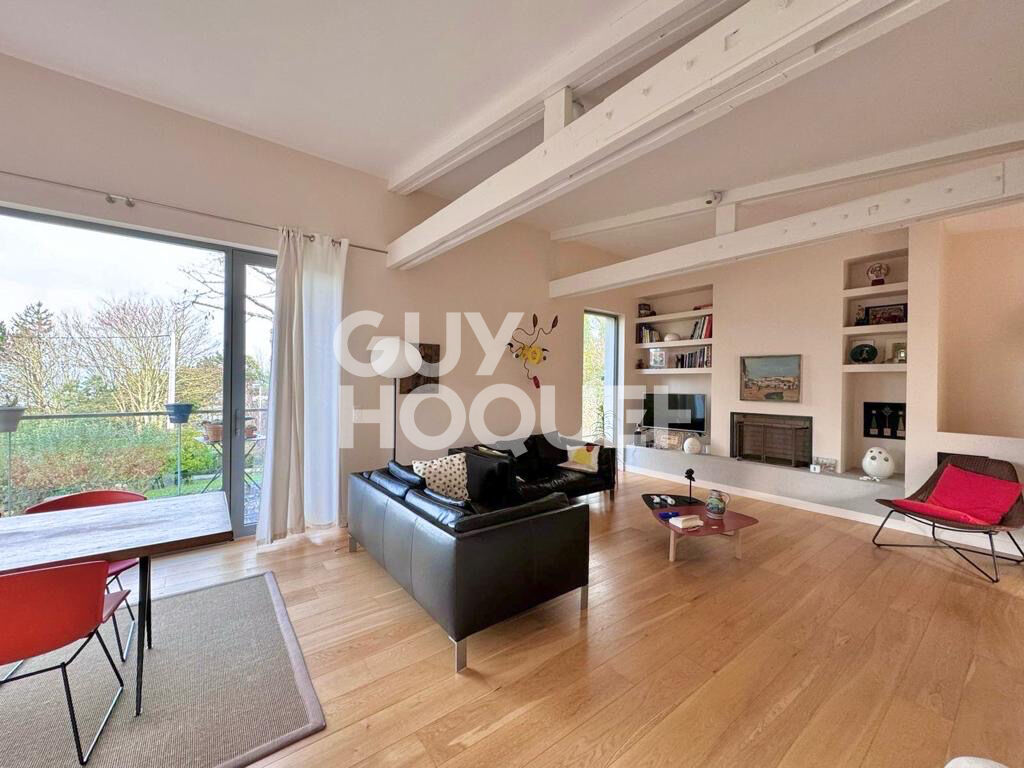 MAISON MODERNE AVEC BEAU JARDIN - VUE MER