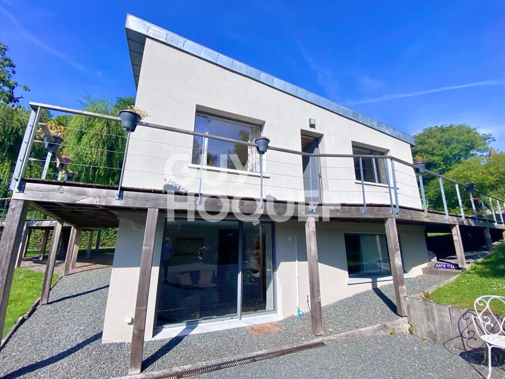 MAISON MODERNE AVEC BEAU JARDIN - VUE MER