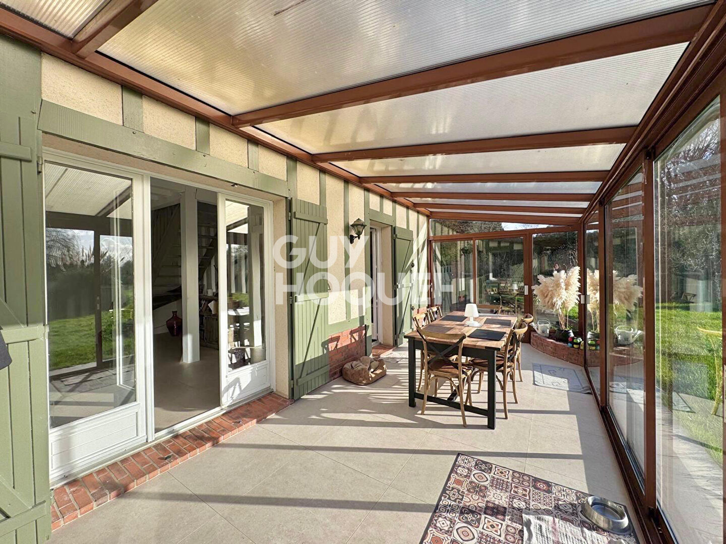 A BONNEVILLE-SUR-TOUQUES, TRES BELLE MAISON TRADITIONNELLE AVEC VASTE TERRAIN !