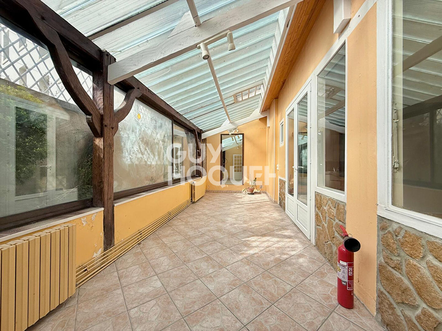 DEAUVILLE HYPER CENTRE, MAISON 7 PIECES AVEC COUR !