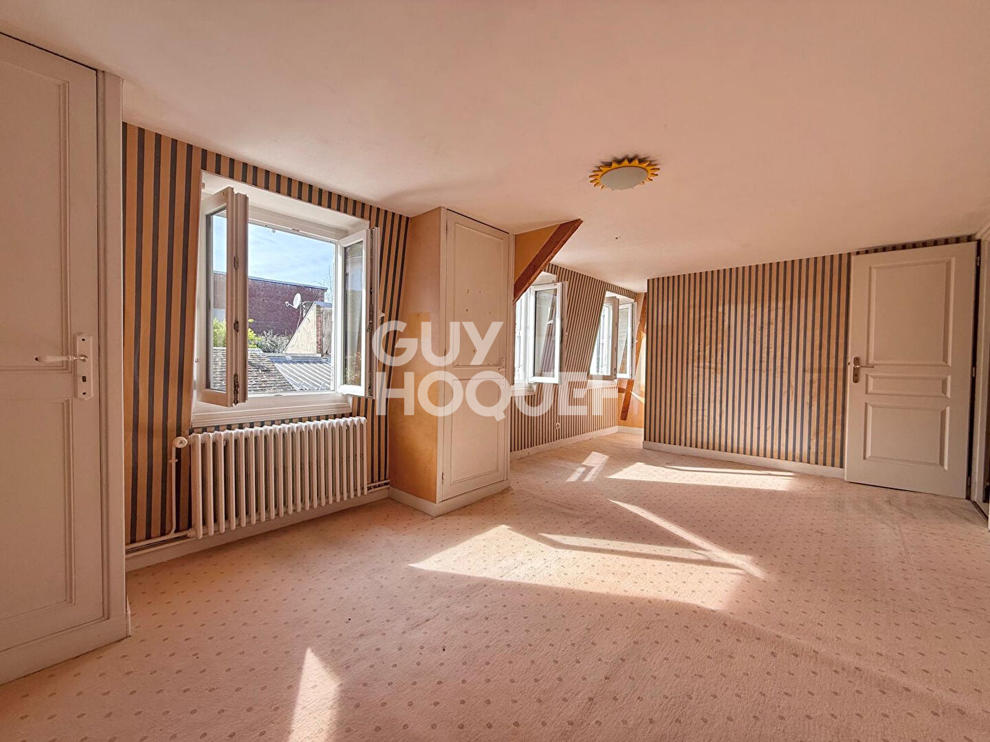 DEAUVILLE HYPER CENTRE, MAISON 7 PIECES AVEC COUR !