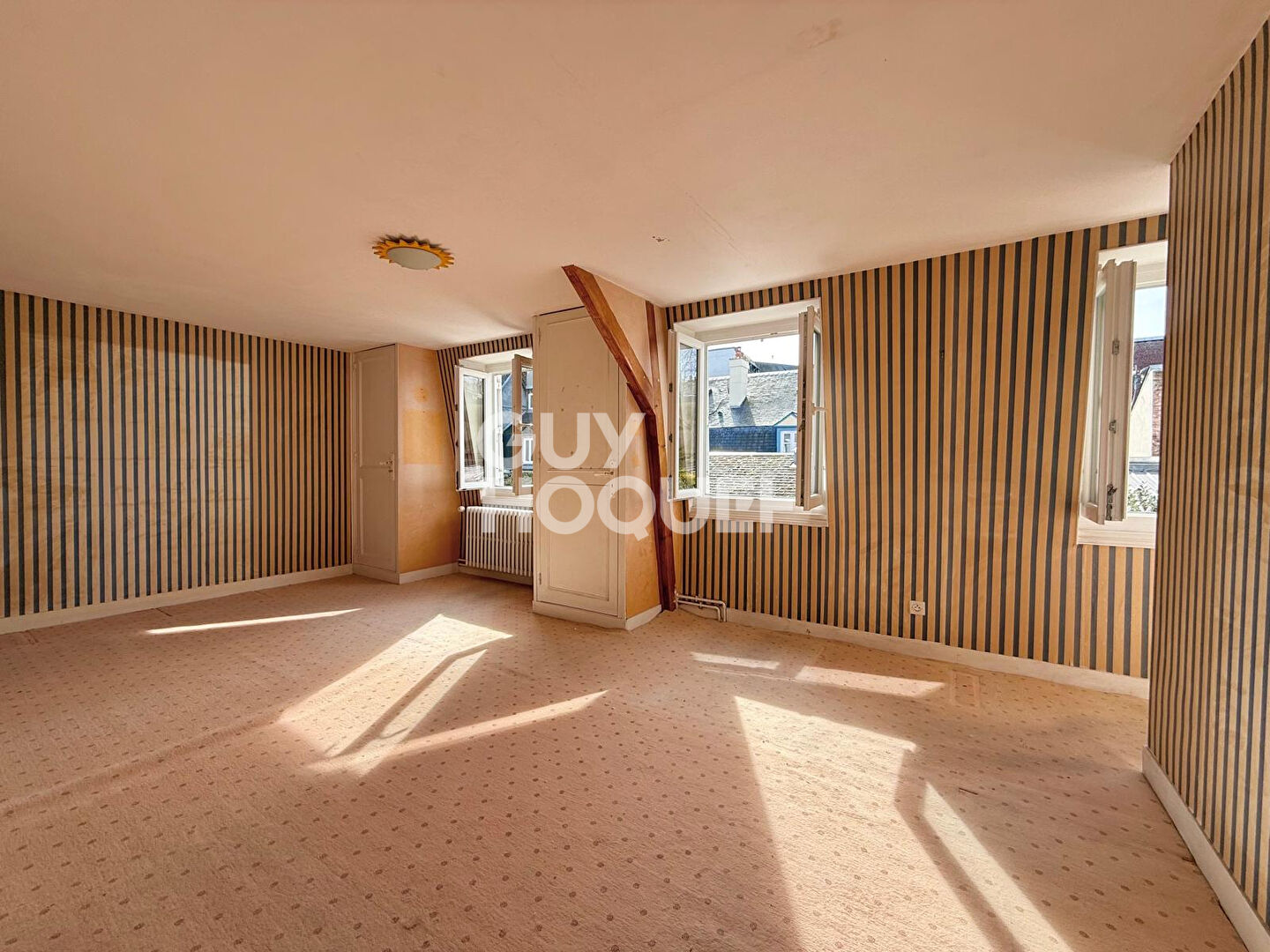 DEAUVILLE HYPER CENTRE, MAISON 7 PIECES AVEC COUR !