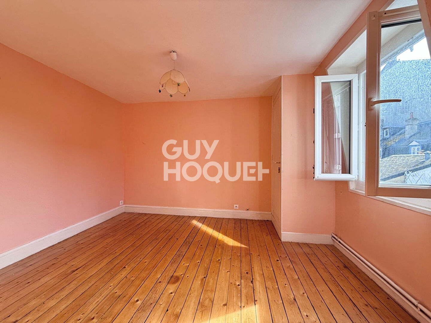 DEAUVILLE HYPER CENTRE, MAISON 7 PIECES AVEC COUR !