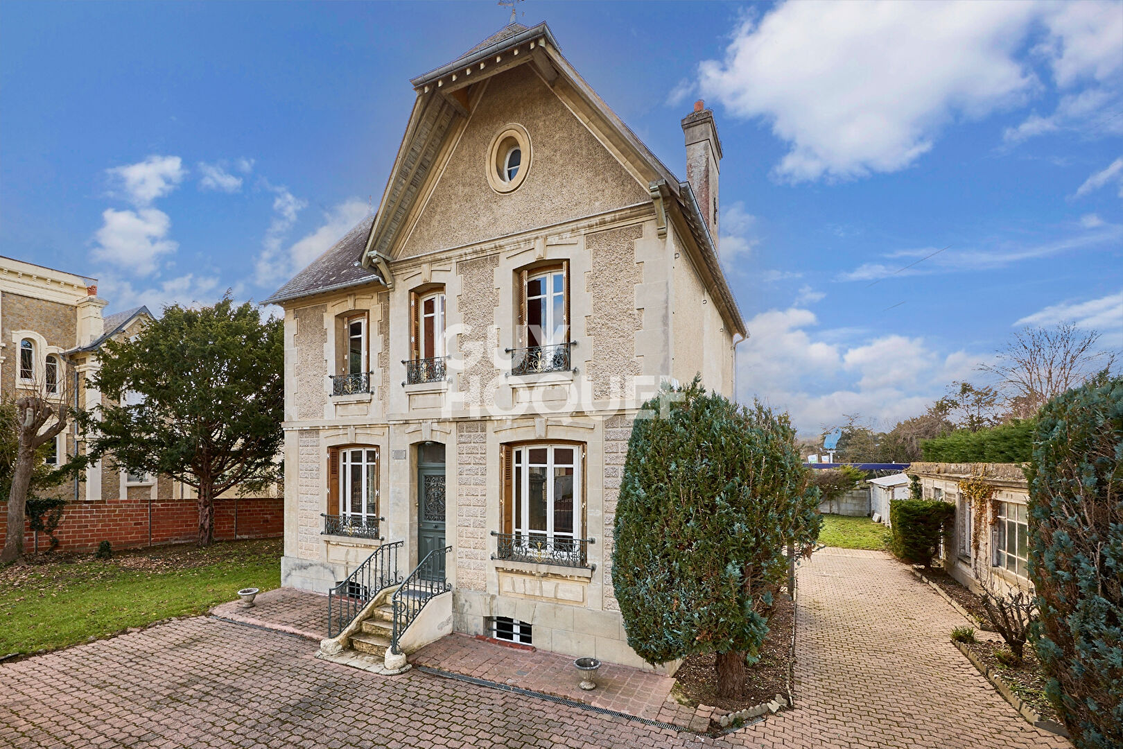 MAISON BOURGOISE AVEC TERRAIN  ET DEPENDANCES - TOUQUES