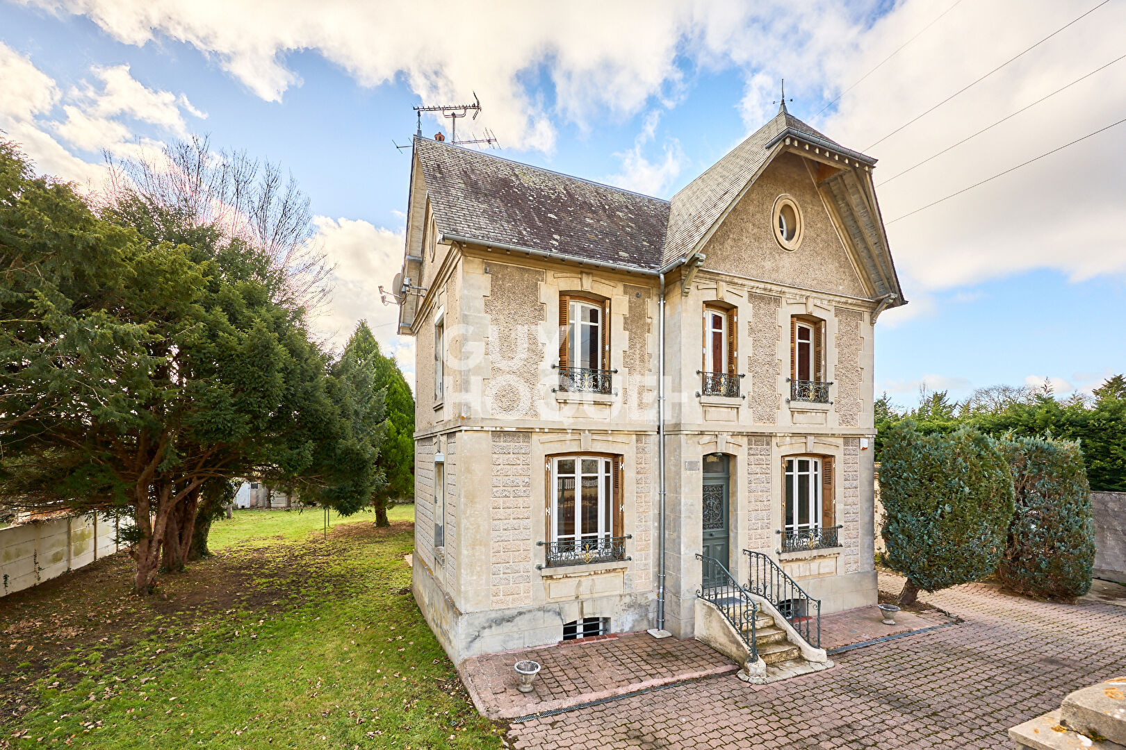 MAISON BOURGOISE AVEC TERRAIN  ET DEPENDANCES - TOUQUES