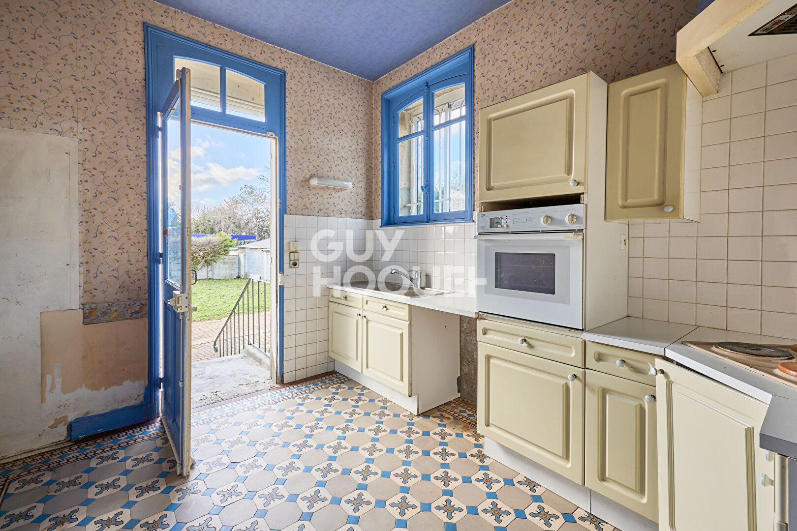 MAISON BOURGOISE AVEC TERRAIN  ET DEPENDANCES - TOUQUES