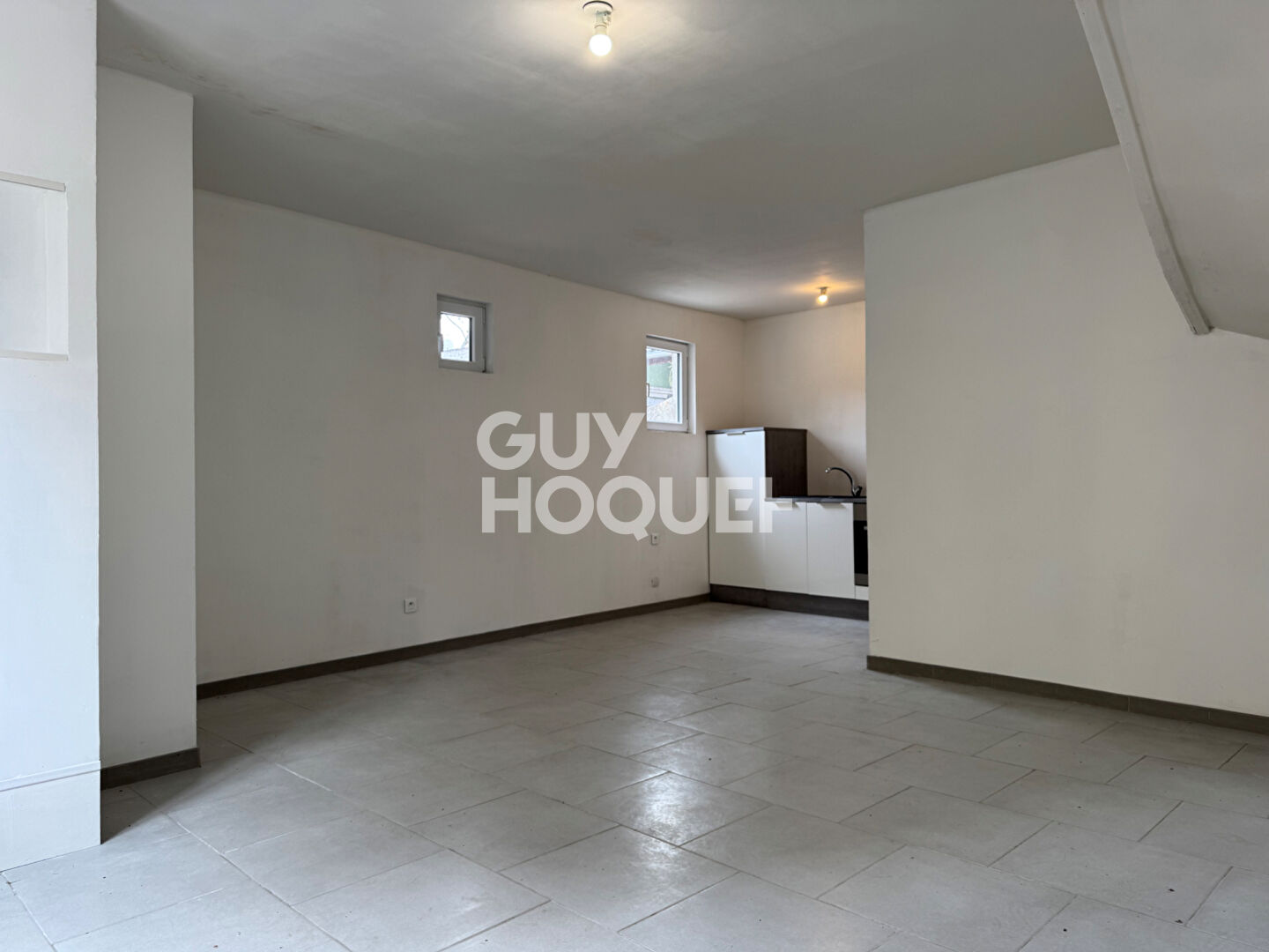 LUMINEUSE MAISON DE VILLE EN PLEIN CENTRE DE PONT L'EVEQUE