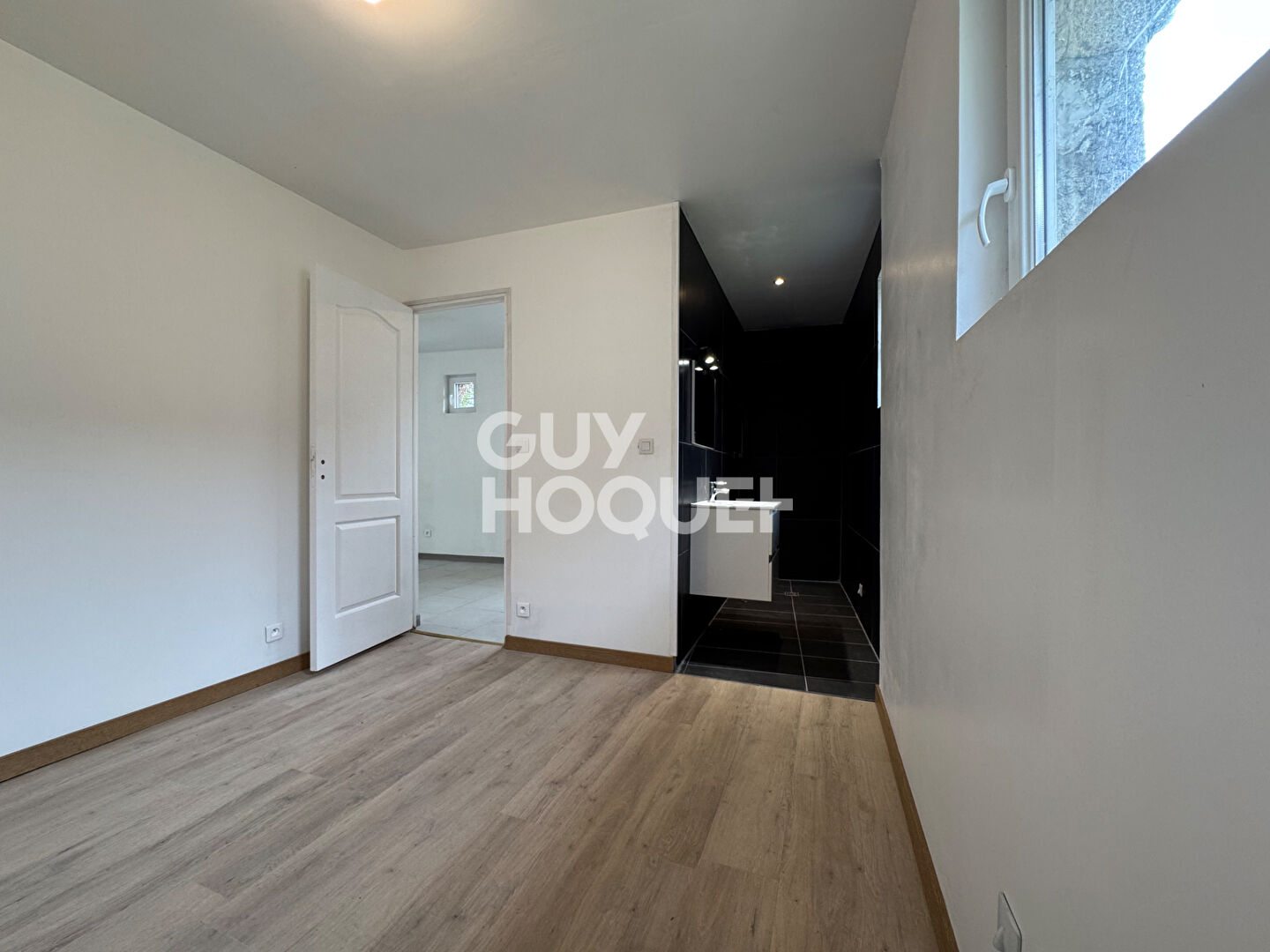 LUMINEUSE MAISON DE VILLE EN PLEIN CENTRE DE PONT L'EVEQUE