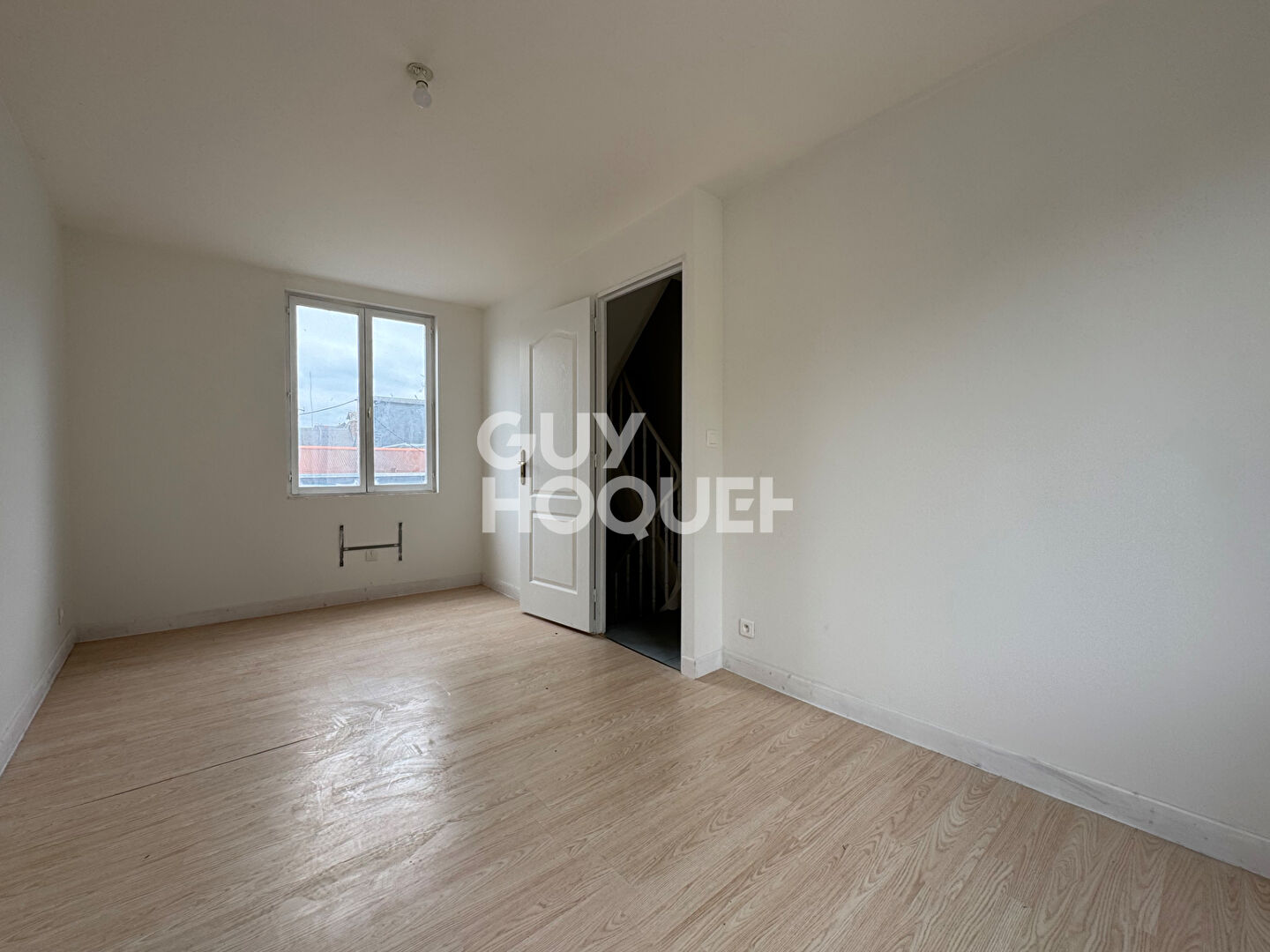 LUMINEUSE MAISON DE VILLE EN PLEIN CENTRE DE PONT L'EVEQUE