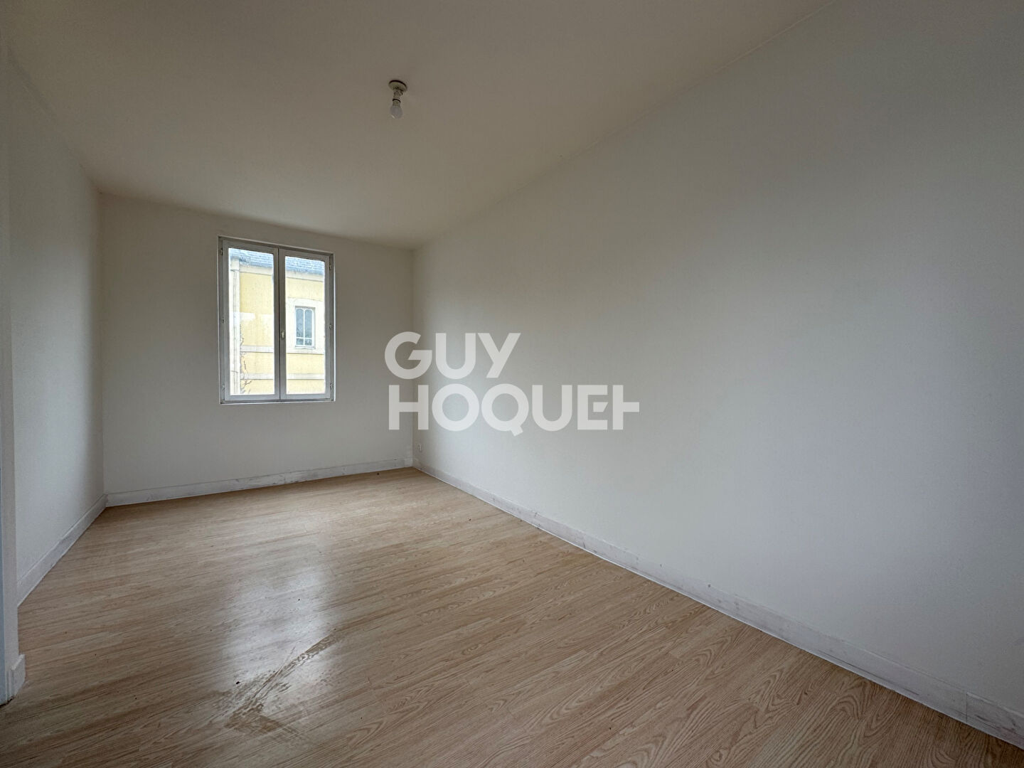 LUMINEUSE MAISON DE VILLE EN PLEIN CENTRE DE PONT L'EVEQUE