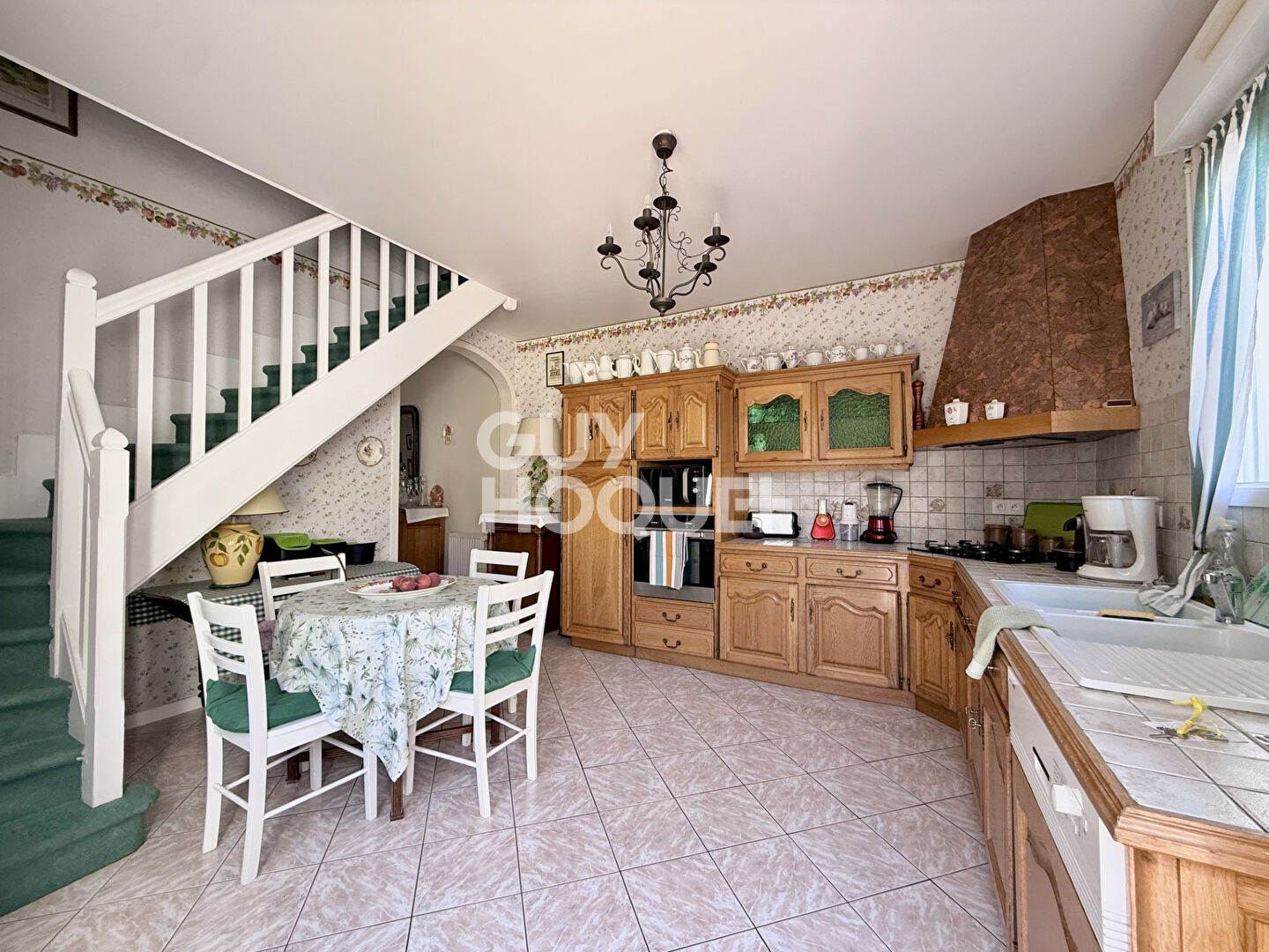 MAISON AVEC TRES BEAU JARDIN TERRASSE ET DEPENDANCE- TROUVILLE SUR MER