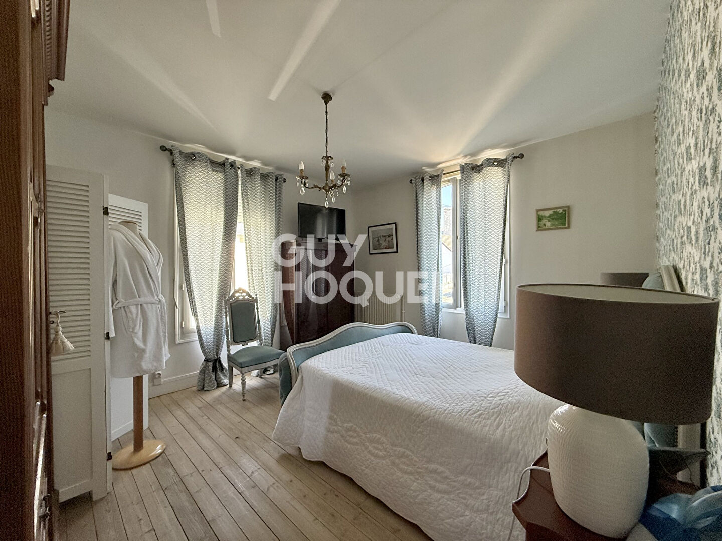 MAISON AVEC TRES BEAU JARDIN TERRASSE ET DEPENDANCE- TROUVILLE SUR MER
