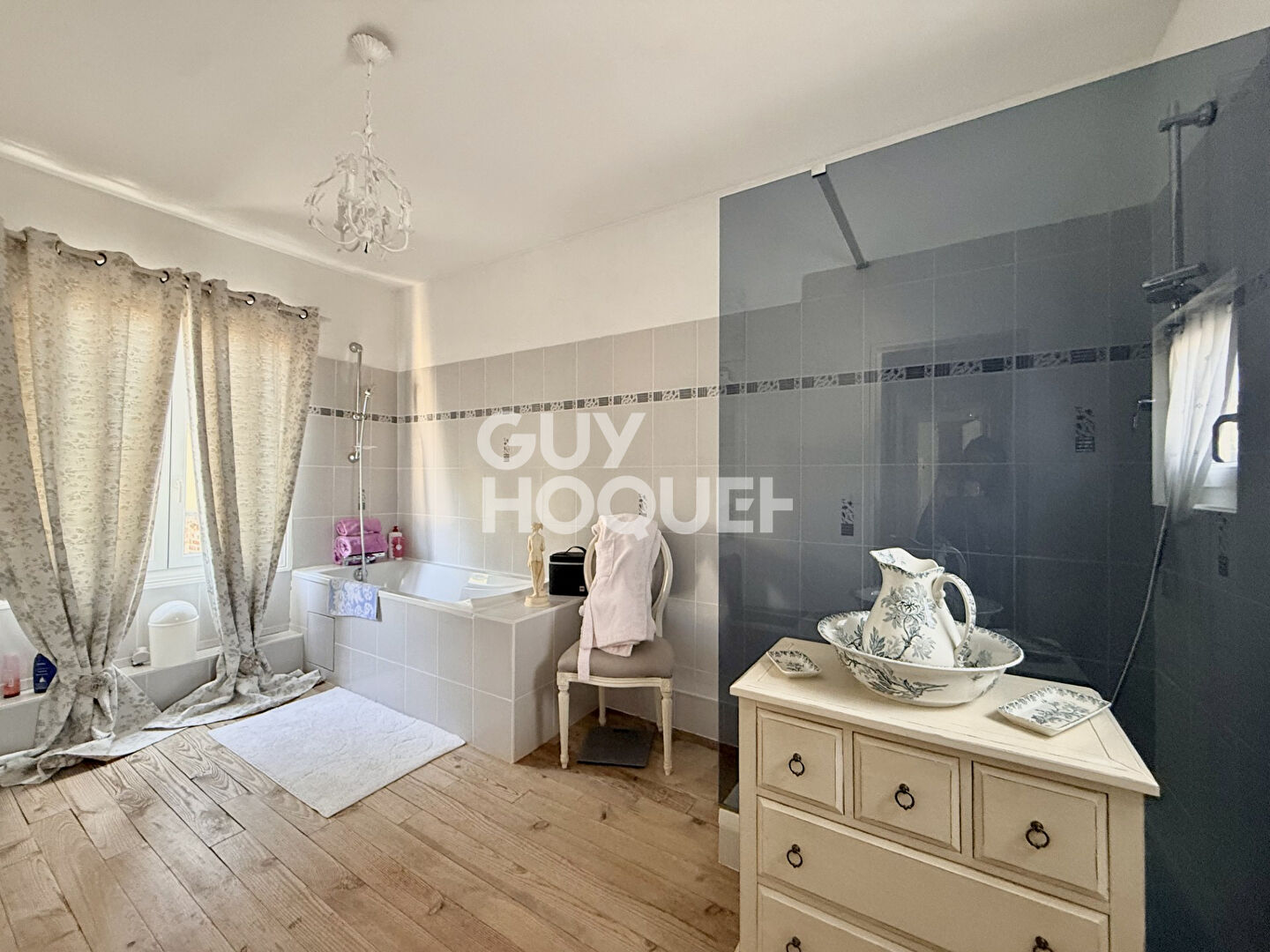 MAISON AVEC TRES BEAU JARDIN TERRASSE ET DEPENDANCE- TROUVILLE SUR MER