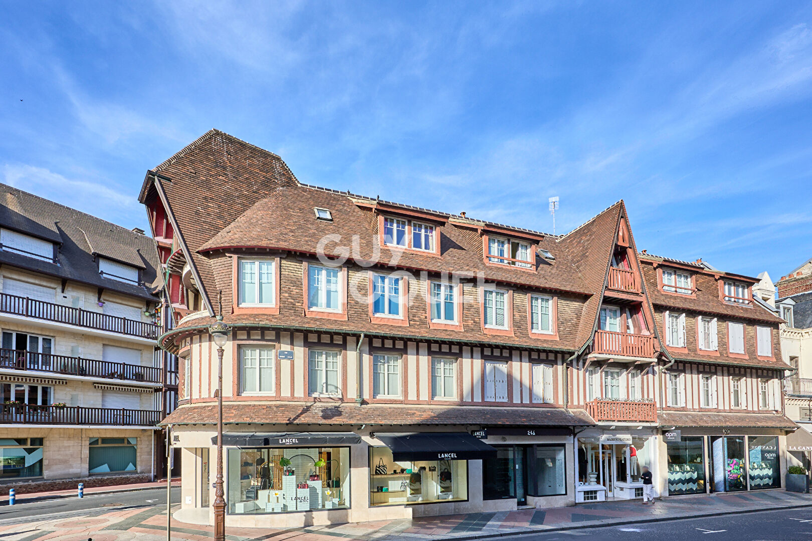 DEAUVILLE - TRIANGLE D'OR - APPARTEMENT DEUX PIÈCES A VENDRE !