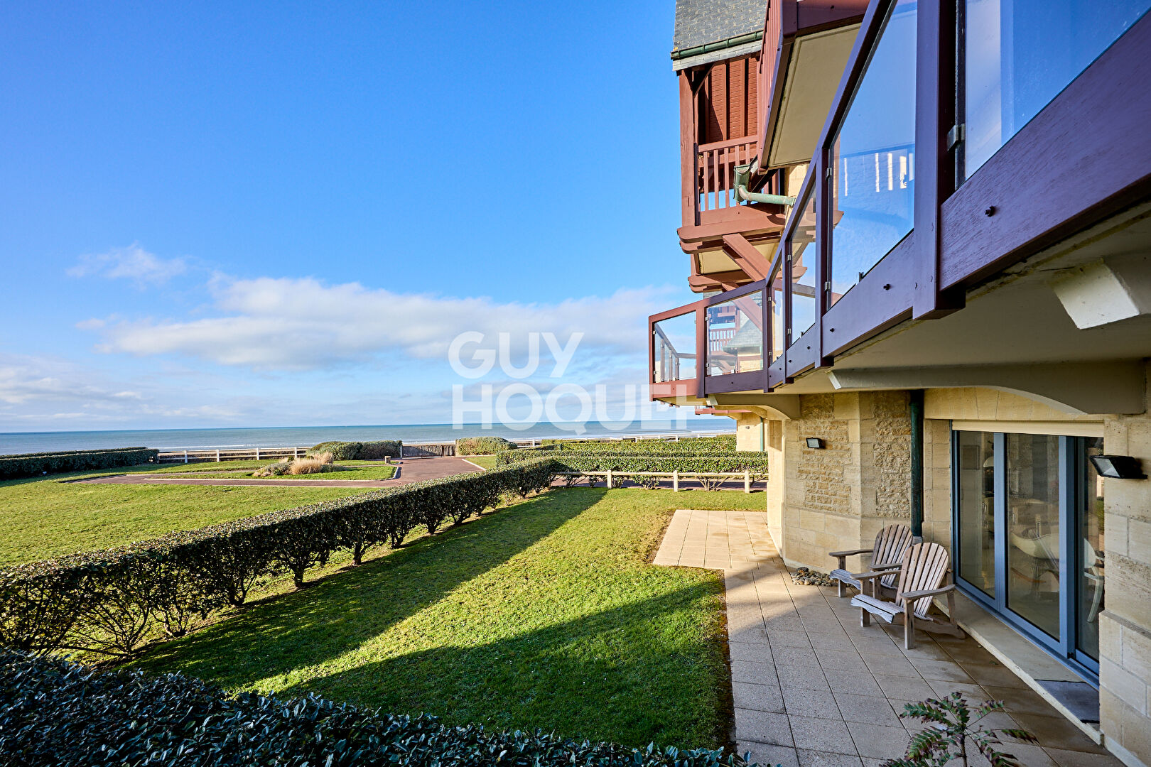 APPARTEMENT 3 PIECES DE PRESTIGE EN BORD DE MER - JARDIN PRIVATIF  !