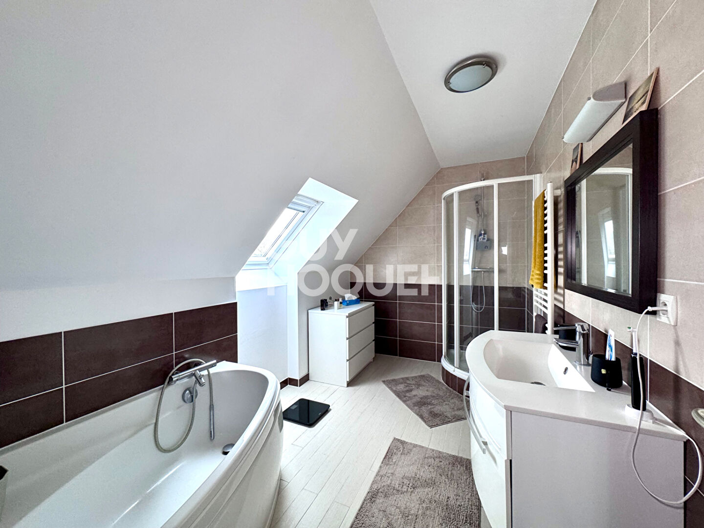 MAISON RECENTE AVEC TERRAIN - PONT L'EVEQUE