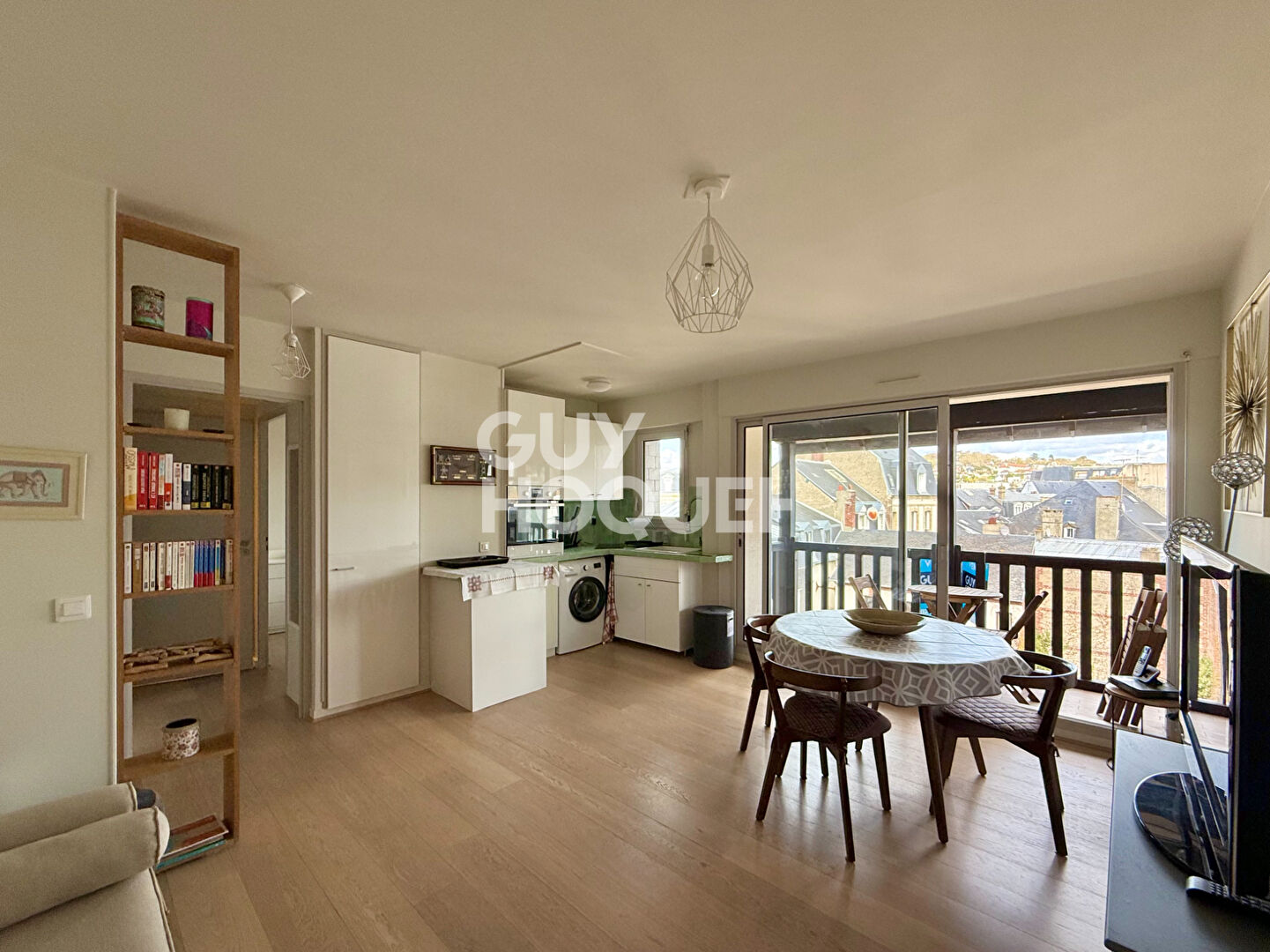 APPARTEMENT 2 PIECES - BALCON - BOX  - PLACE MORNY DEAUVILLE