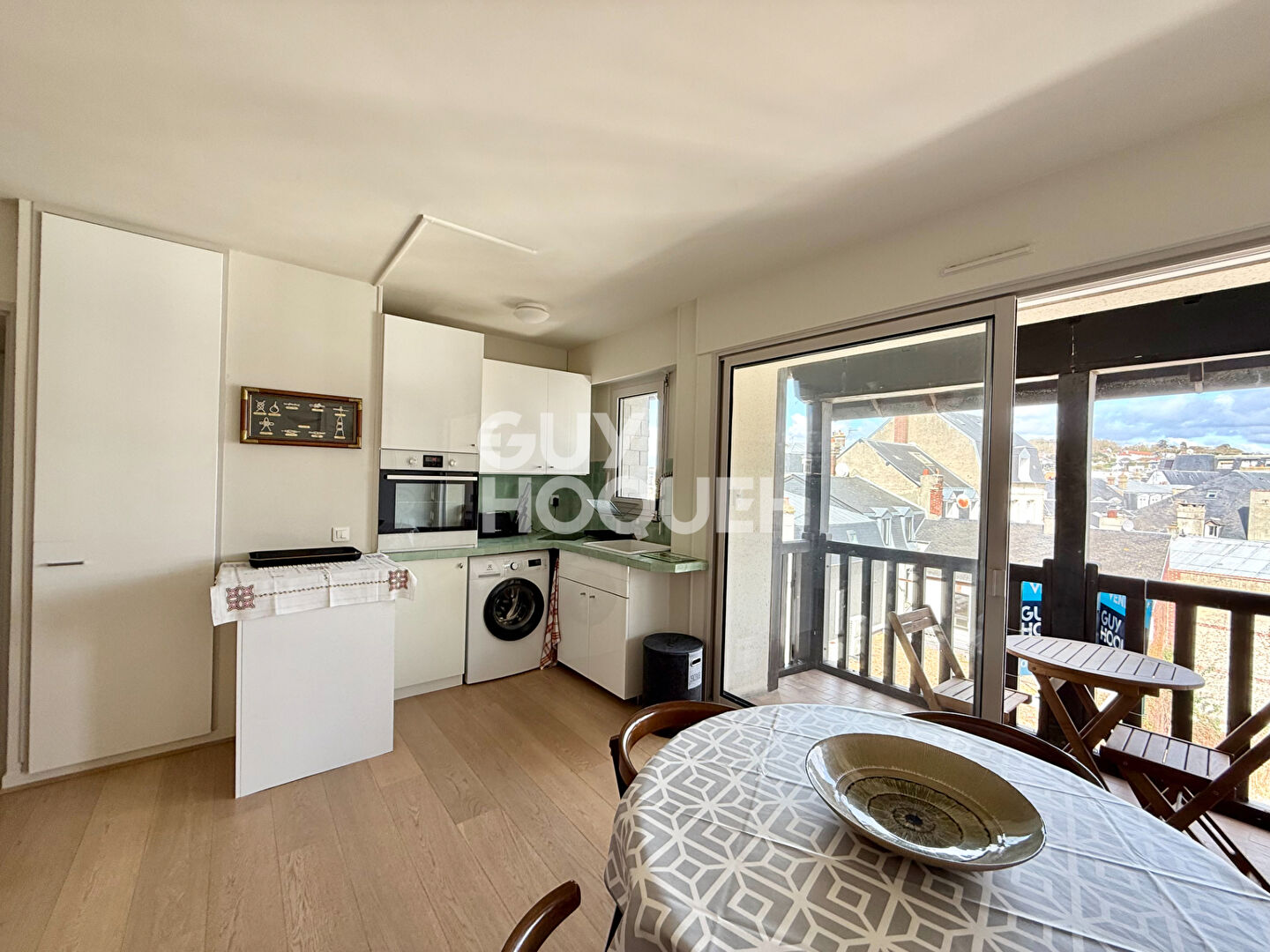 APPARTEMENT 2 PIECES - BALCON - BOX  - PLACE MORNY DEAUVILLE